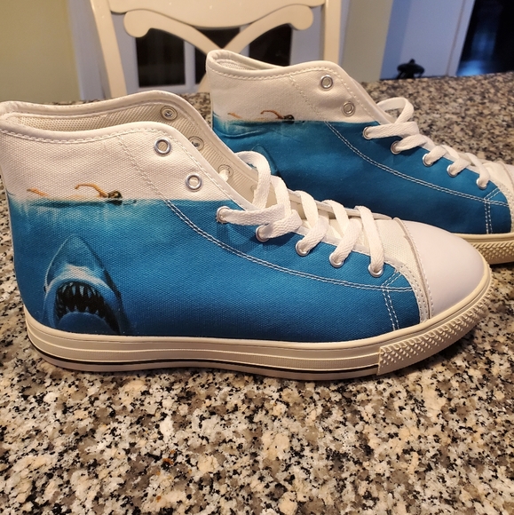 High top sneaker, JAWS 🦈 theme - Picture 4 of 6